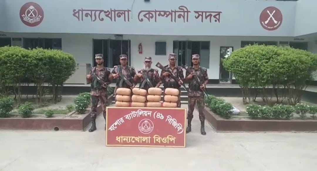 বেনাপোল সীমান্তে ২৫ কেজি গাঁজাসহ বিপুল পরিমাণ চোরাচালানি মালামাল জব্দ: বিজিবি’র মাদকবিরোধী অভিযান অব্যাহত