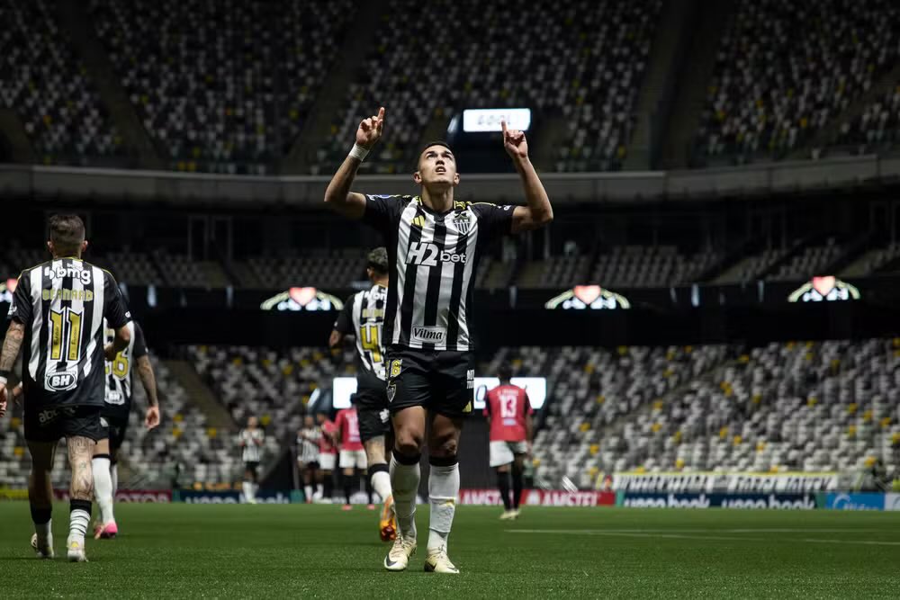 ⚠️ Empresário de Cuello afirma que uma proposta chegou ao Galo.

Clube nega que tenha recebido qualquer oferta e afirma, pelo valor de 8 milhões de dólares (R$ 44 Milhões de reais), ele não será negociado.

🗞 [<a href="/LucasTanaka/">Canal do Tanaka</a>]