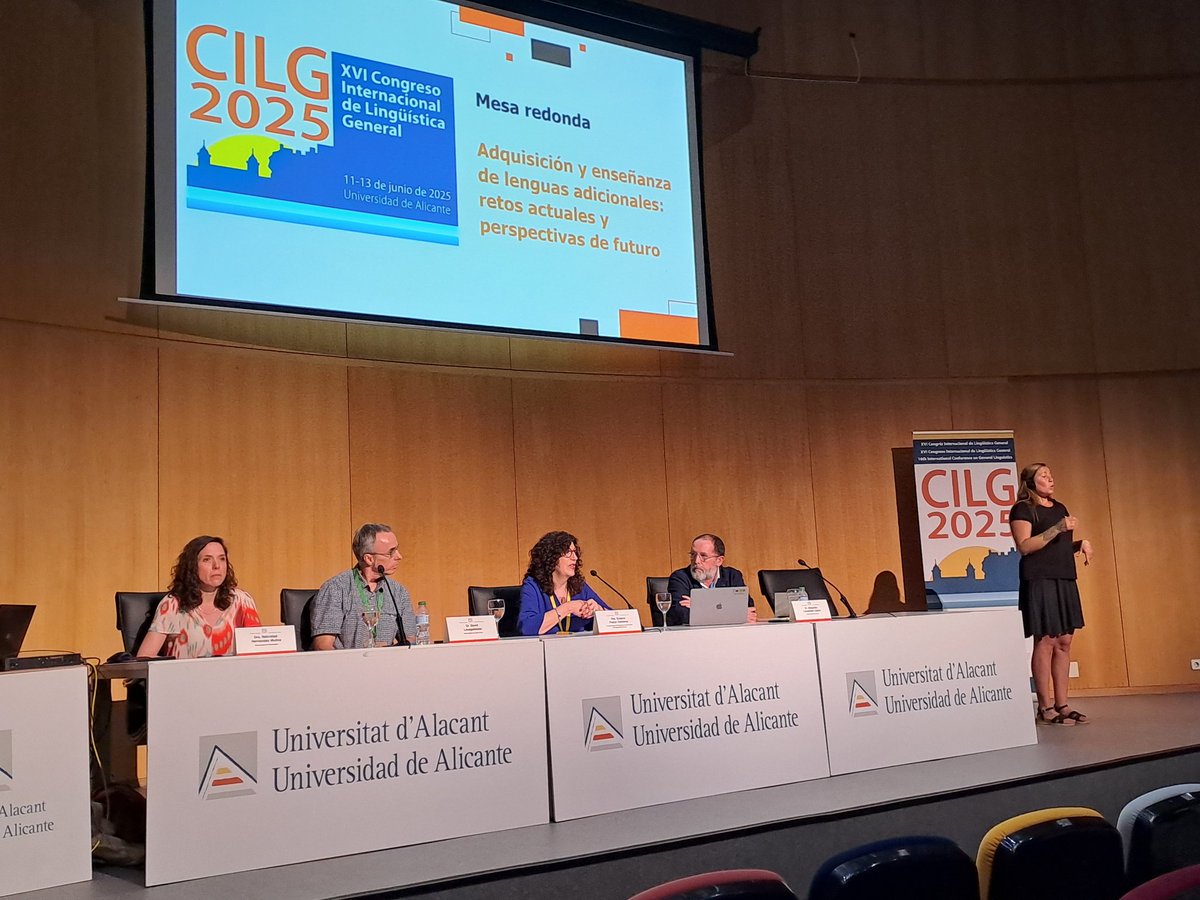 Nuestra presidenta, <a href="/spastorcesteros/">SusanaPastorCesteros</a> presenta la mesa redonda sobre adquisición y enseñanza de lenguas adicionales #cilg2025