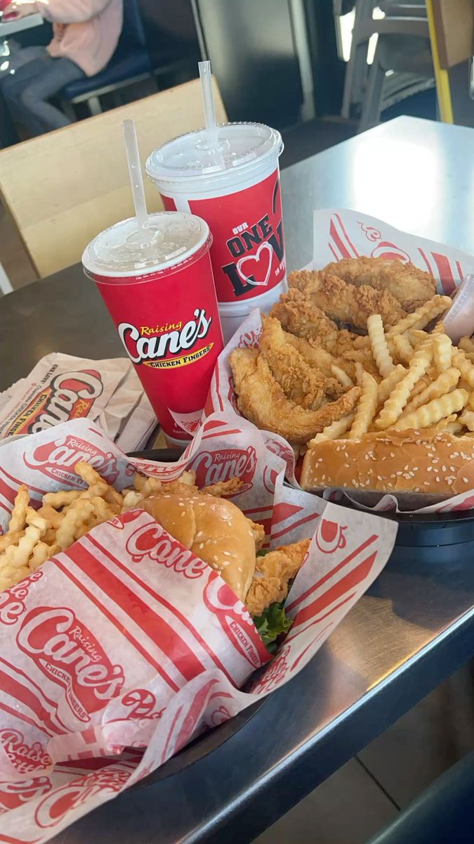 Ruby0Ella's tweet image. "Feast mode on at Raising Cane's! 🍗📷 #RaisingCanes #ChickenLovers #Foodie"