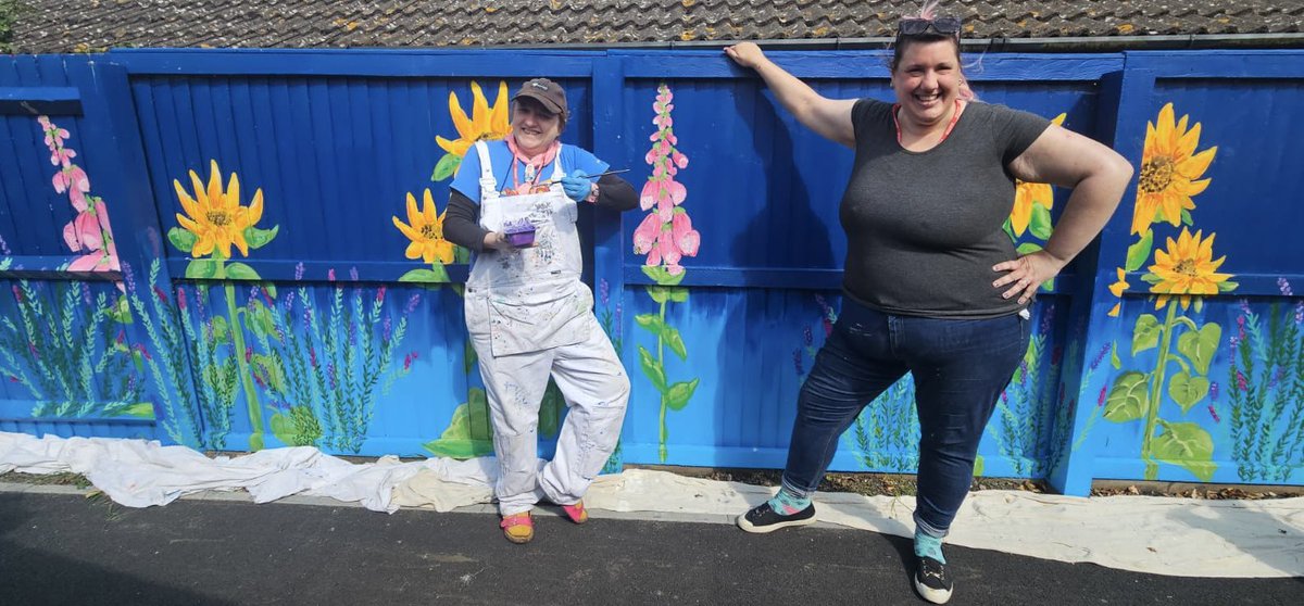 All Saints Lessingham (@aslessingham) on Twitter photo An amazing piece of art work has transformed an otherwise dull fence.
Thank you so much to The Norwich Dandies who have bought a little bit of sunshine to our school. 🌻
<a href="/NorwichDandies/">The Norwich Dandies</a> An amazing piece of art work has transformed an otherwise dull fence.
Thank you so much to The Norwich Dandies who have bought a little bit of sunshine to our school. 🌻
<a href="/NorwichDandies/">The Norwich Dandies</a>