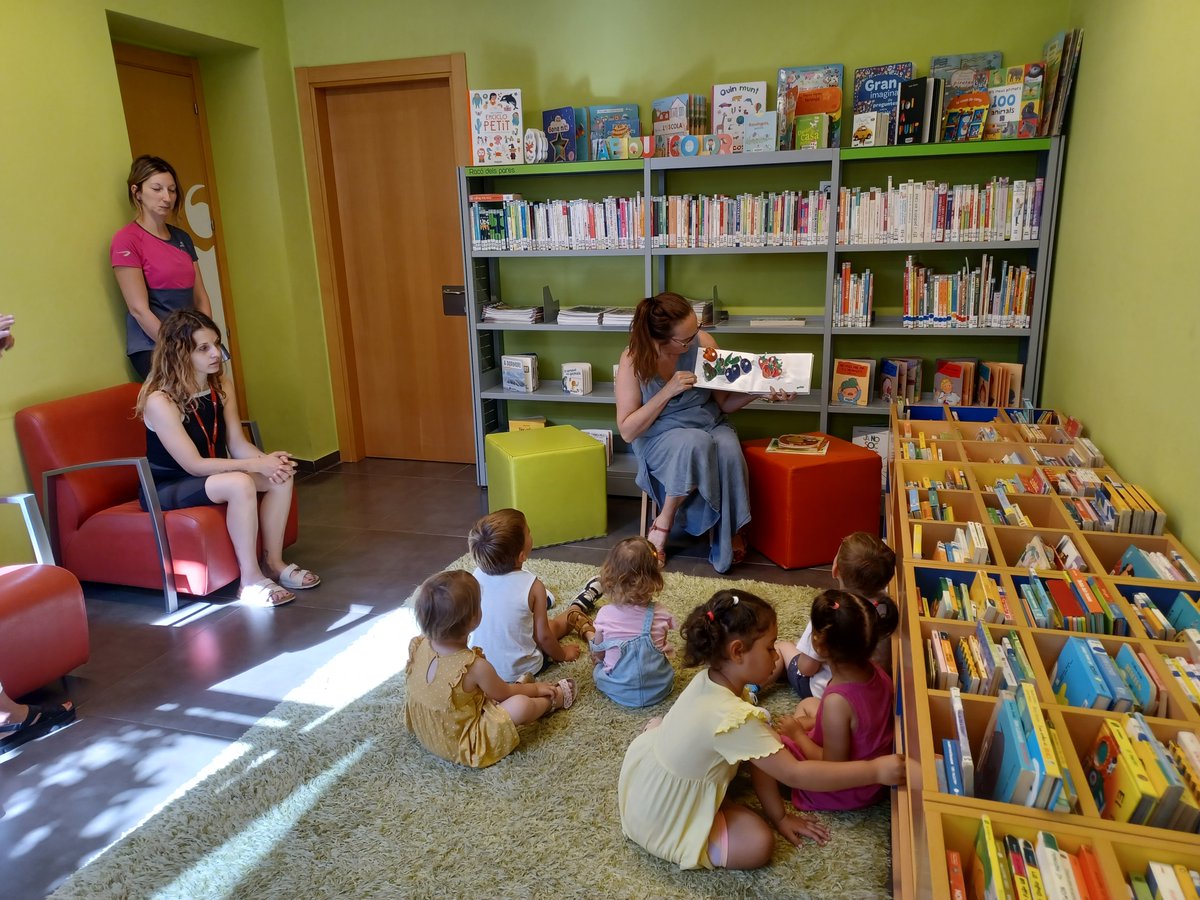 A #BiblioGuissona visita dels alumnes d'I2 de la Llar d'Infants Patufet #visitesescolars