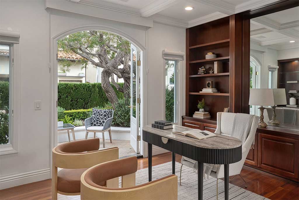 DreamHomesMag's tweet image. Set on a premier corner street-to-strada lot on exclusive Lido Isle, this custom 5-bed, 4.5-bath residence exudes timeless coastal elegance.

Presented by:  Gio Helou DRE# 02068352 | The Oppenheim Group

View: 711ViaLidoNord.DreamHM.com
#newportbeach #dreamhomesmag