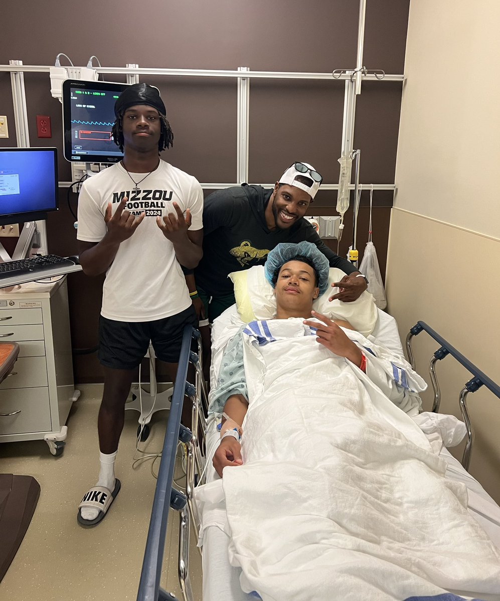 Sean Nevills (@coachnevills) on Twitter photo “The path to greatness is never a straight line.”
Heal up young King… the game will be here waiting on you 🙏🏾🏈
<a href="/_kingjefferson/">Kingston Jefferson</a> “The path to greatness is never a straight line.”
Heal up young King… the game will be here waiting on you 🙏🏾🏈
<a href="/_kingjefferson/">Kingston Jefferson</a>