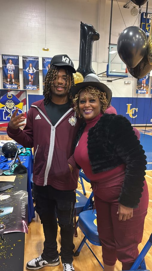 Throwback Thursday! I love my mom!!! Athletes post your mom today...