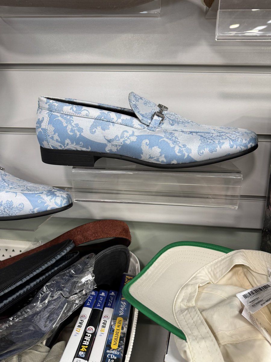 alexandra (@aewjan1965) on Twitter photo Saw these at a local charity shop thought they’d look lovely with no socks and beige chinos <a href="/SartorialThug/">Sartorial Thug 🍸</a> Saw these at a local charity shop thought they’d look lovely with no socks and beige chinos <a href="/SartorialThug/">Sartorial Thug 🍸</a>