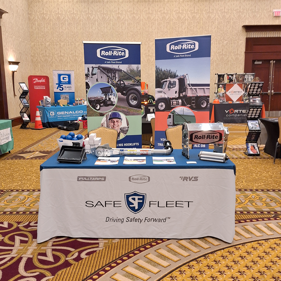 RollRite's tweet image. Great day at the 2025 Ocean State Construction &amp;amp; Equipment Show!

Customer exhibits featured: TarpMaster® Series electric #tarpsystem and ALC-DB Series heavy-duty steel system operated with existing #truck hydraulics.

#rollrite #construction #municipal #dumps #RIPWA #NewEngland