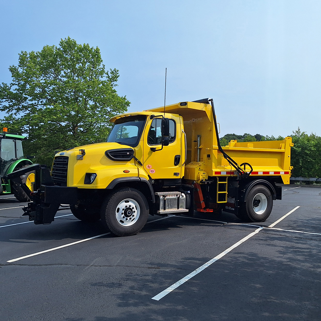 RollRite's tweet image. Great day at the 2025 Ocean State Construction &amp;amp; Equipment Show!

Customer exhibits featured: TarpMaster® Series electric #tarpsystem and ALC-DB Series heavy-duty steel system operated with existing #truck hydraulics.

#rollrite #construction #municipal #dumps #RIPWA #NewEngland
