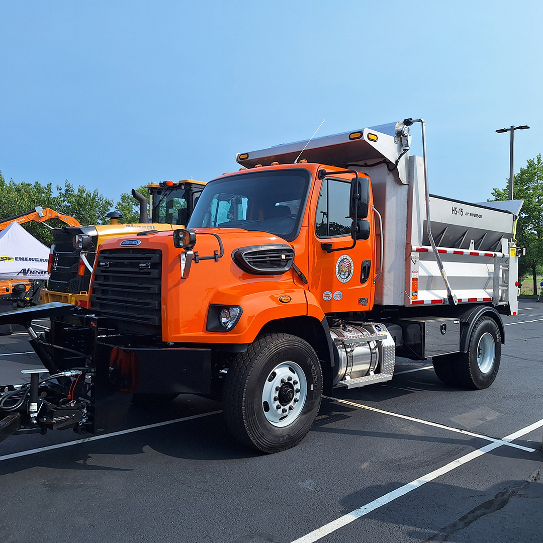 RollRite's tweet image. Great day at the 2025 Ocean State Construction &amp;amp; Equipment Show!

Customer exhibits featured: TarpMaster® Series electric #tarpsystem and ALC-DB Series heavy-duty steel system operated with existing #truck hydraulics.

#rollrite #construction #municipal #dumps #RIPWA #NewEngland