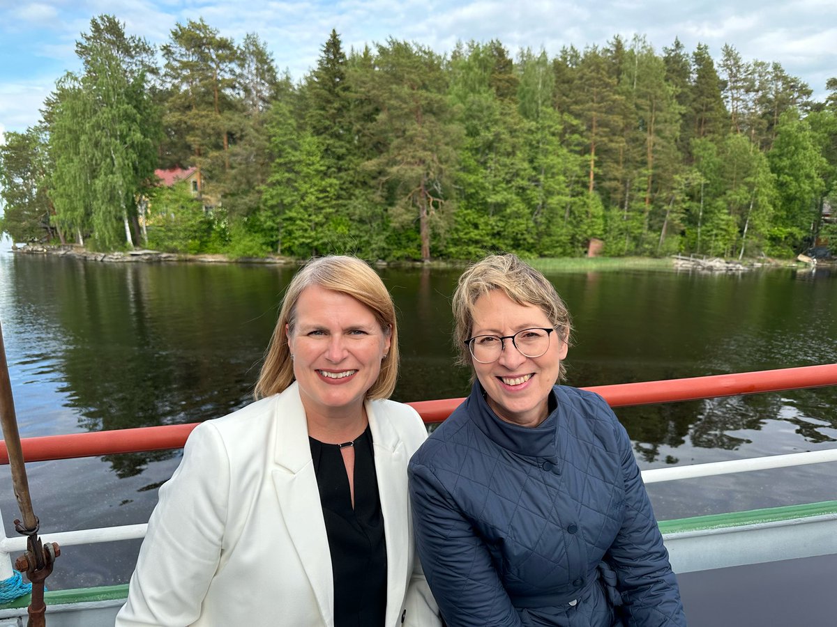 Soile Lahti (@soile_lahti) on Twitter photo Olipa mukava käydä Kallaveden laineilla ja tuomassa Pohjoismaiden maatalousministereiden kokoukseen Kuopion kaupungin terveiset. Kiitos <a href="/SariEssayah/">Sari Essayah</a> tilaisuuden järjestämisestä 250-vuotiaassa Kuopiossa 🇫🇮💛🖤 Olipa mukava käydä Kallaveden laineilla ja tuomassa Pohjoismaiden maatalousministereiden kokoukseen Kuopion kaupungin terveiset. Kiitos <a href="/SariEssayah/">Sari Essayah</a> tilaisuuden järjestämisestä 250-vuotiaassa Kuopiossa 🇫🇮💛🖤