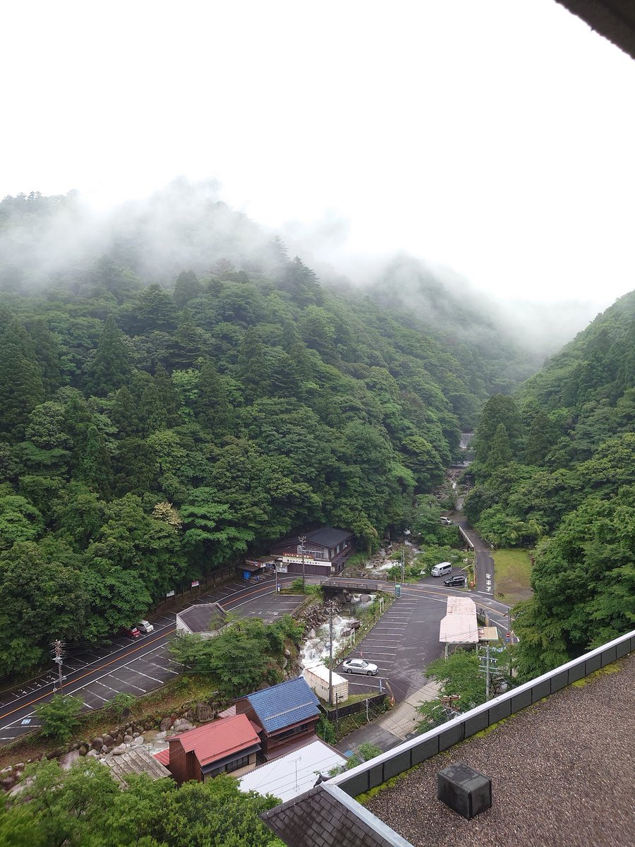 karu6558's tweet photo. 昨日レンダリングしながら７０キロ外の温泉に入った https://t.co/nVDm4iMjAT