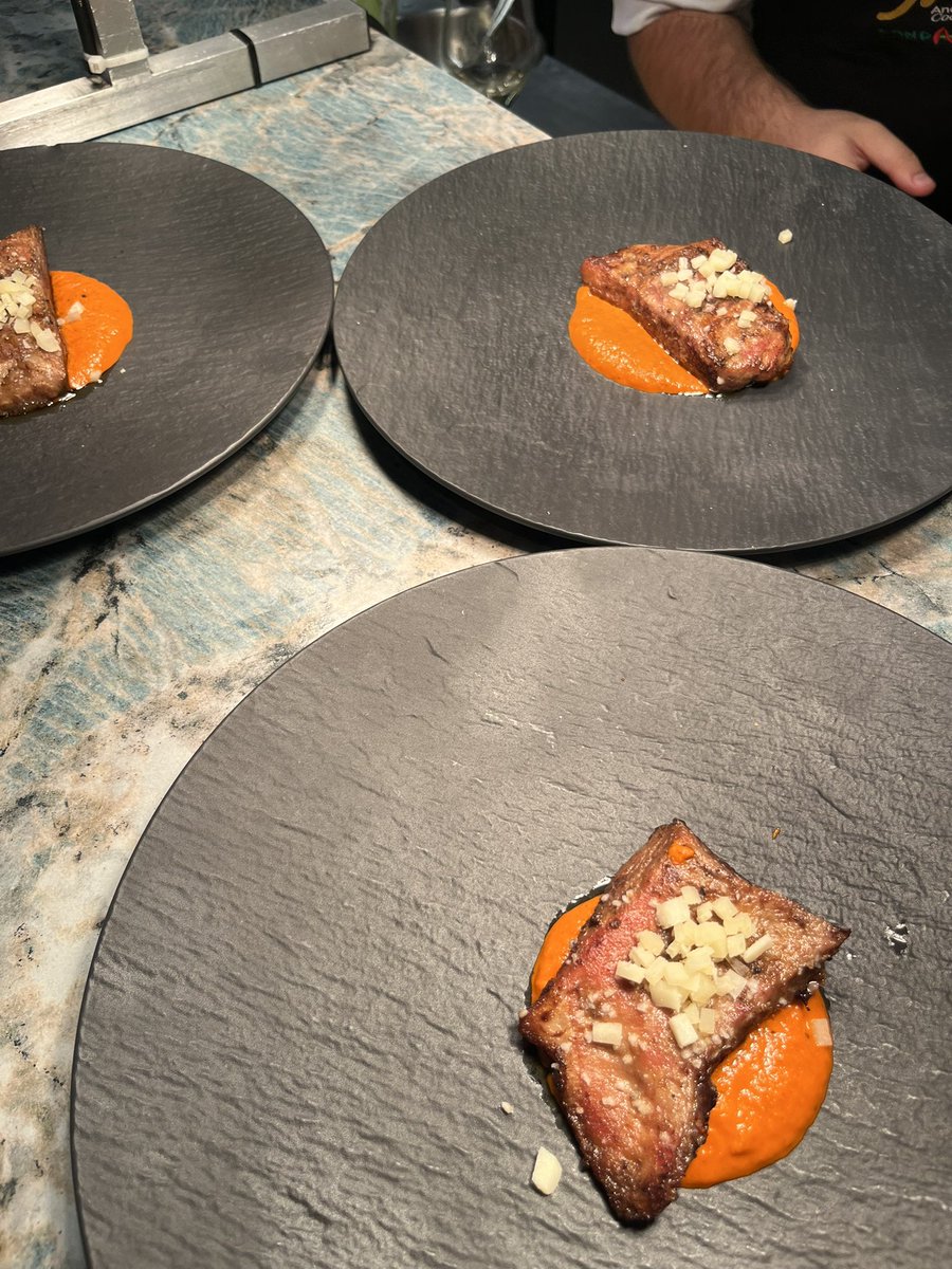 javier abascal (@javiabascalchef) on Twitter photo Caza e ibéricos en <a href="/lalola_sevilla/">Lalola, de Javi Abascal</a>
Solomillo de jabalí
Salsa de vino tinto
Patatas y mantequilla
Humus de pimientos del piquillo y aceitunas
Secreto ibérico de bellota
Queso curado de oveja Caza e ibéricos en <a href="/lalola_sevilla/">Lalola, de Javi Abascal</a>
Solomillo de jabalí
Salsa de vino tinto
Patatas y mantequilla
Humus de pimientos del piquillo y aceitunas
Secreto ibérico de bellota
Queso curado de oveja