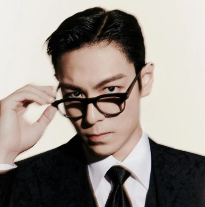 AboutMusicYT's tweet photo. T.O.P will reportedly release new solo music soon. https://t.co/WYHGFyA8kK
