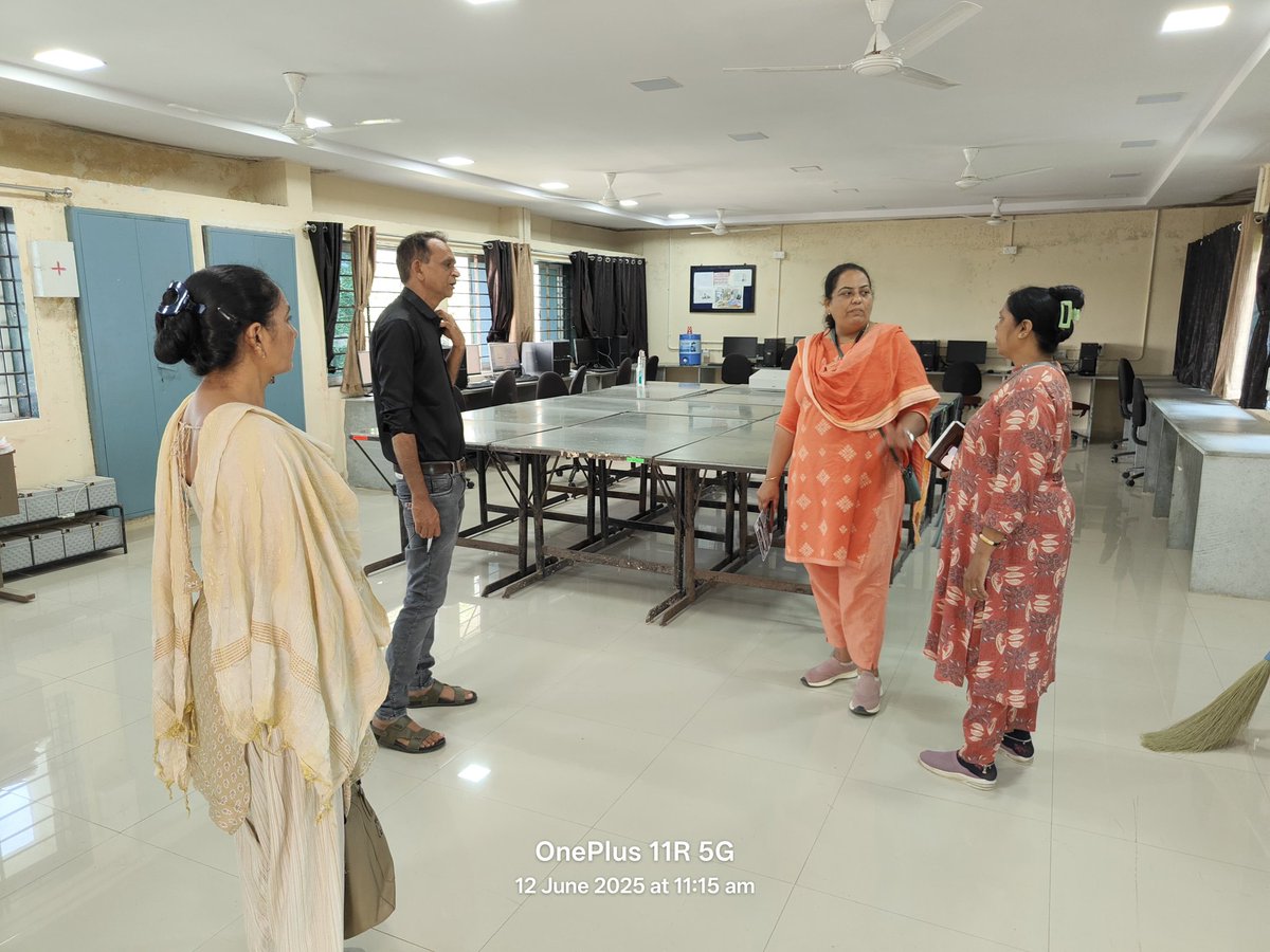 આજ રોજ ગોંડલ ધટક-1 માં ન જતી કિશોરી ને અભ્યાસ ના મૂળ પ્રવાહ માં જોડવા માટે આઈટીઆઈ ગોંડલ ની મુલાકાત.  <a href="/BhanubenMLA/">Bhanuben Babariya</a> <a href="/Bhupendrapbjp/">Bhupendra Patel</a> <a href="/CollectorRjt/">Collector Rajkot</a> <a href="/DDORAJKOT1/">District Panchayat Rajkot</a> <a href="/MinistryWCD/">Ministry of WCD</a> <a href="/WCDGujarat/">Women & Child Development, Govt of Gujarat</a> <a href="/RanjitIAS/">Dr. Ranjit Kumar Singh, IAS</a>
