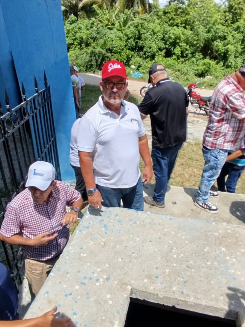 AntonioRdguezR's tweet photo. La Empresa de Electromecán ii ca de Villa Clara y la Mipyme Kamino, Rehabilitaron totalmente el Tanque con Capacidad para 1890M3 #ElCrucero, en el municipio #Caibarien, se gestiona un #Reductor para para la puesta en explotación #CubaViveYTrabaja #INRHCuba https://t.co/fBXI71vMit