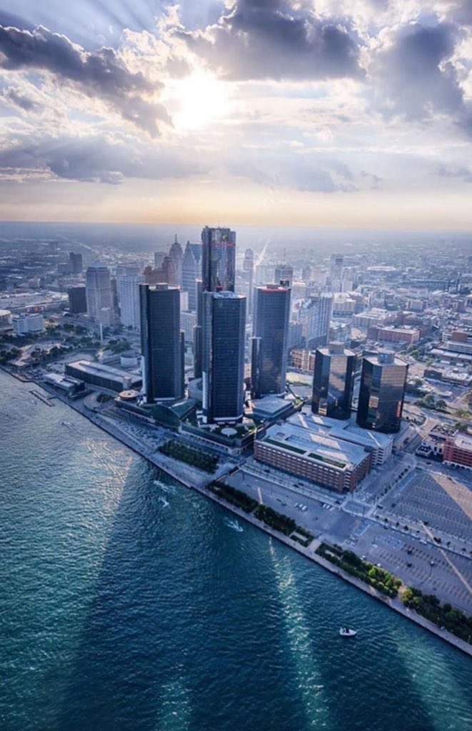 At SIM Detroit, the real flex isn’t the title on your badge; it’s how many lives you’re lifting along the way. Because influence means nothing if it’s not helping someone grow.

Our legacy isn’t measured by what we have, but by who we help. Real power is when your presence