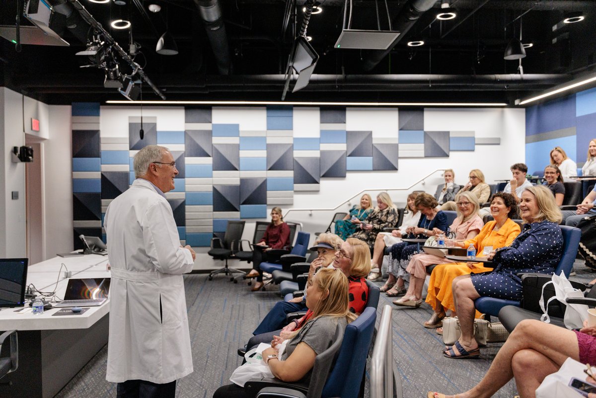 IvyBrainTumCtr's tweet image. To close out #BTAM, the Ivy Center hosted a live brain surgery viewing event for members of the Barrow Women’s Board & Board of Trustees. The event offered a unique opportunity for our supporters to see firsthand the dedication & innovation driving progress in brain tumor care.
