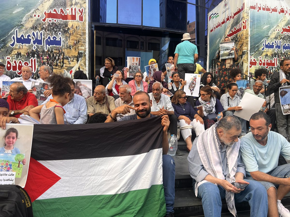 ahmeddouma's tweet photo. من وسط القاهرة الآن .. 
رفضًا للحصار، رفضًا للإبادة، رفضًا للتهجير https://t.co/gHwiqtfwIj