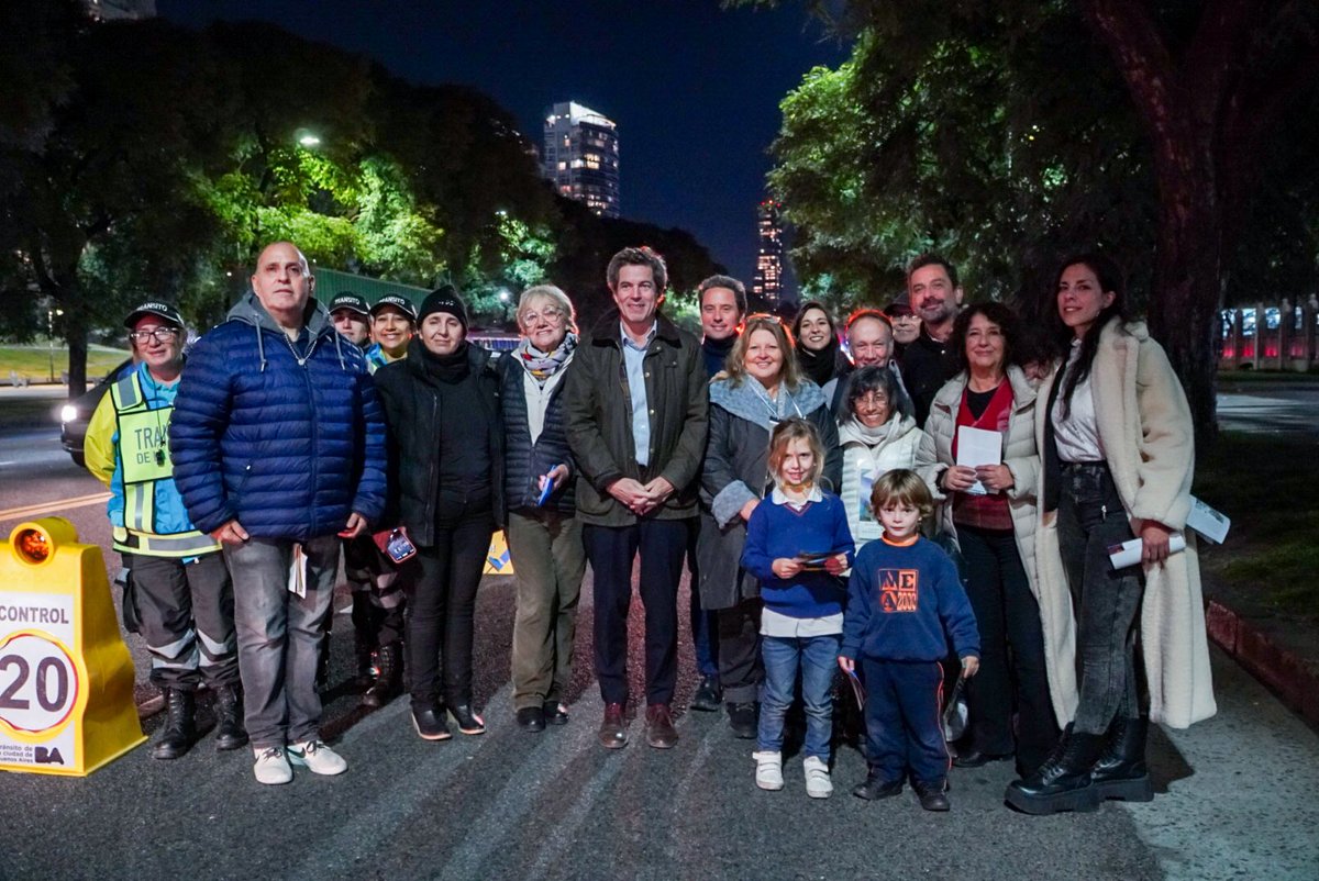 Por el Día Nacional de la Seguridad Vial, el Cuerpo de Agentes de Tránsito, familiares de víctimas y ONGs fueron parte de un jornada de concientización, memoria y compromiso con la seguridad vial.

Seguimos trabajando por una Ciudad con mejor movilidad y más segura para todos.