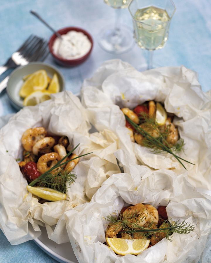 Cfulvio's tweet photo. This week in the @rteguide, I'm sharing the perfect Father's Day feast! 👨‍🍳 From super easy BBQ Prawn Parcels  to our irresistible Raspberry Crumble Brownie Squares – a hybrid treat that was almost too good to share! 😉 Grab your copy and get cooking! 

#FathersDay #RTEGuide https://t.co/Q9C9SpdcCp