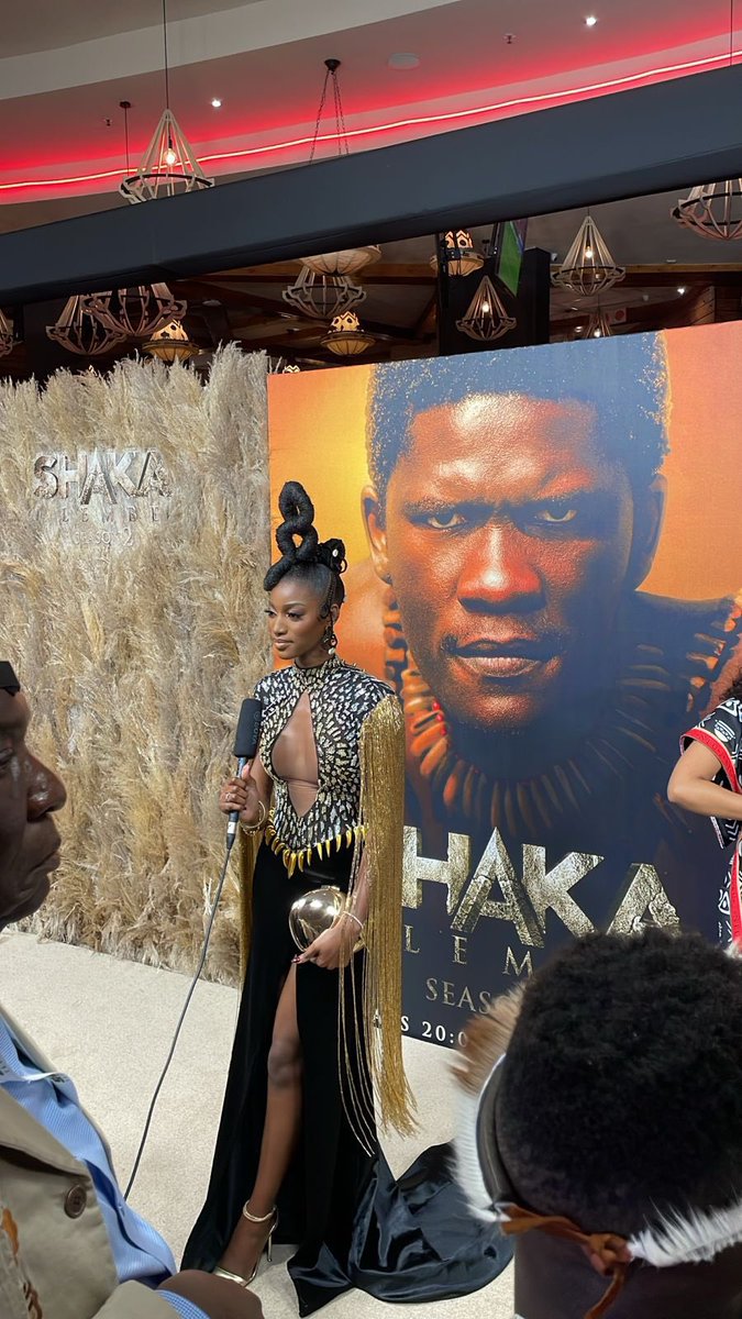 Ohhhhhhh honey , the hair😭🔥🔥🔥. Dress 😭🔥🔥 bawdy 😭🔥🔥 i know my fighter!!! She is HER 👑

#ShakaGoldCarpet  #ShakaiLembeS2