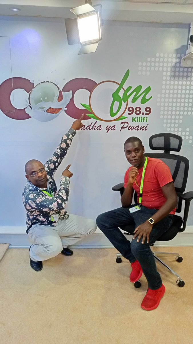 #Rhumbarevolution Pyukapyu Wa Pyukupyu &amp; Deejayworks 254 hadi saa nne usiku. Unasikiliza ukiwa wapi? .Karibu tuliwaze na kuburudika pamoja.
#ladhayapwani
#COCOFM