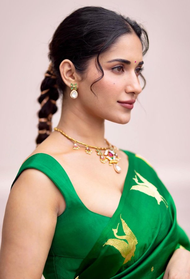 GtQcyUtaIAA25dF?format=jpg&name=900x900