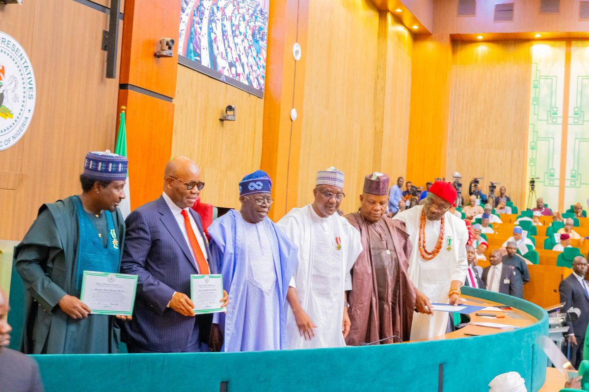 barauijibrin's tweet photo. Today, the 10th National Assembly hosted the President and Commander-in-Chief of the Armed Forces of the Federal Republic of Nigeria, His Excellency, Bola Ahmed Tinubu, GCFR, to a special joint session to commemorate this year's Democracy Day. https://t.co/rFdR5ZQ6Kt