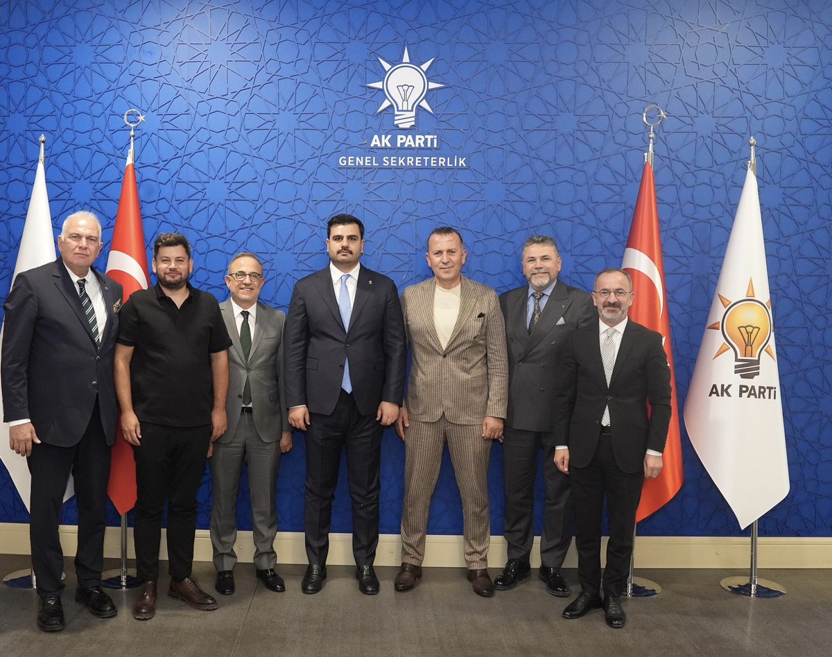 MKYK Üyemiz Emre Cemil Ayvalı, Sivil Toplum ve Halkla İlişkiler Başkan Yardımcımız Kerem Ali Sürekli, Geçmiş dönem Karşıyaka İlçe Başkanımız Mehmet Karal, İzmir Atatürk Organize Sanayi Bölgesi Yönetim Kurulu Başkanı Cenk Karace ve Yüksek İstişare Kurulu Başkanı Mustafa