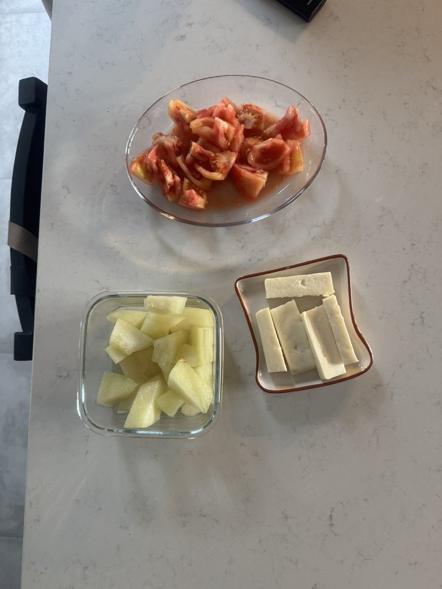 Şu aralar daha iyi bir üçlü yok. 
Kavun yerine karpuz da gelebilir