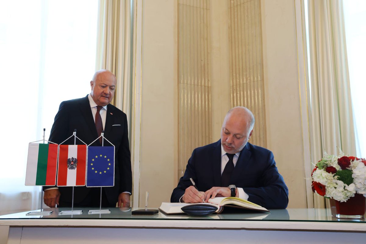 R_JeliazkovPM's tweet image. After joining to Schengen, 🇧🇬 guards the EU's external border even better. We are partners with Austria and share the need 🇪🇺 to increase its defense capacity through industrial competitiveness