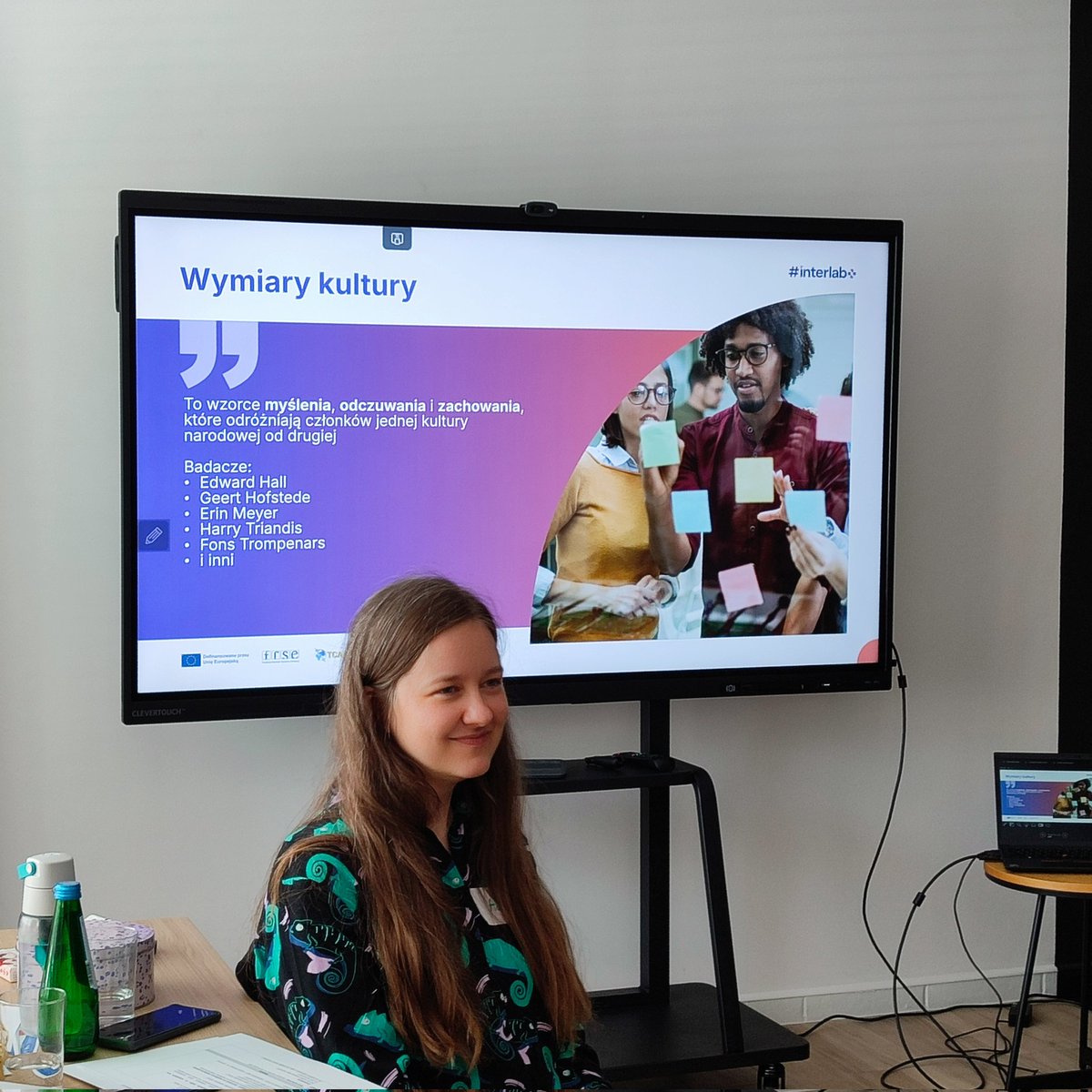 Zuzi06414406's tweet image. Warsztaty z różnic kulturowych #interlab i #Erasmus2025 🙂🇪🇺