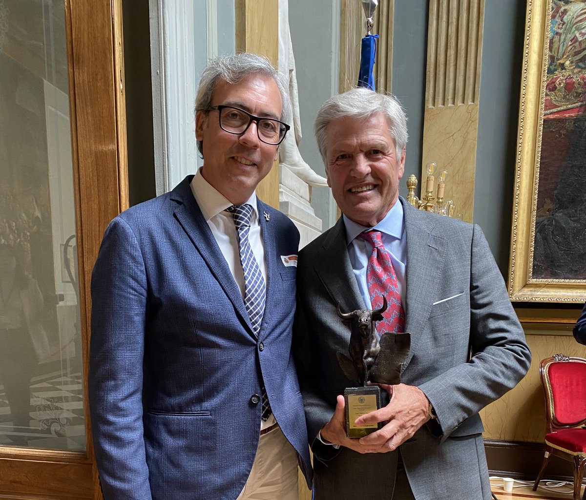 dieortega's tweet photo. En representación de @anpteNoticias en la entrega de los XVII Premios Taurinos de la Asociación Taurina Parlamentaria en el @Senadoesp celebrada hoy. Enhorabuena a todos los premiados por su labor de promoción y defensa de los toros. https://t.co/0te9d1N4CS