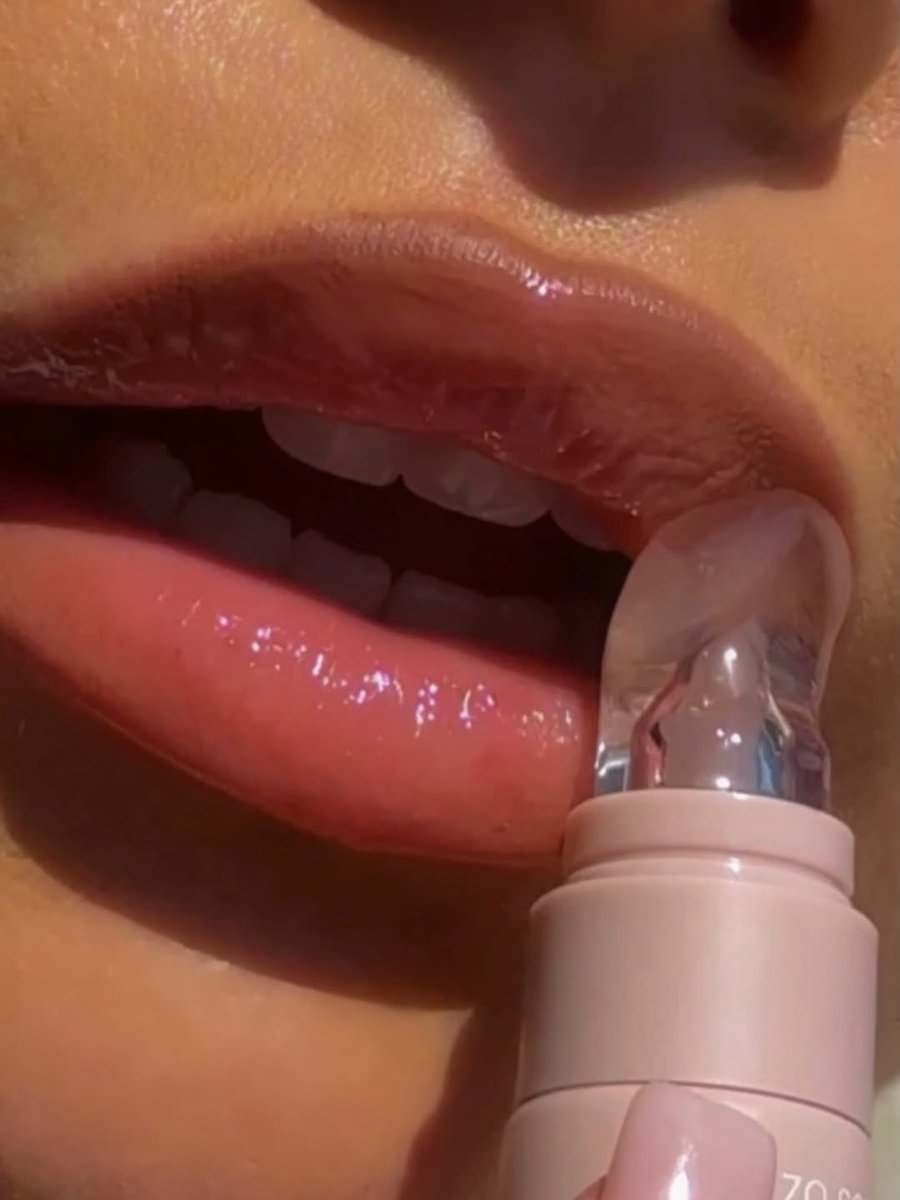 hydration that smells like vanilla caramel 👄 

shop our lip butter at kylieskin.com!