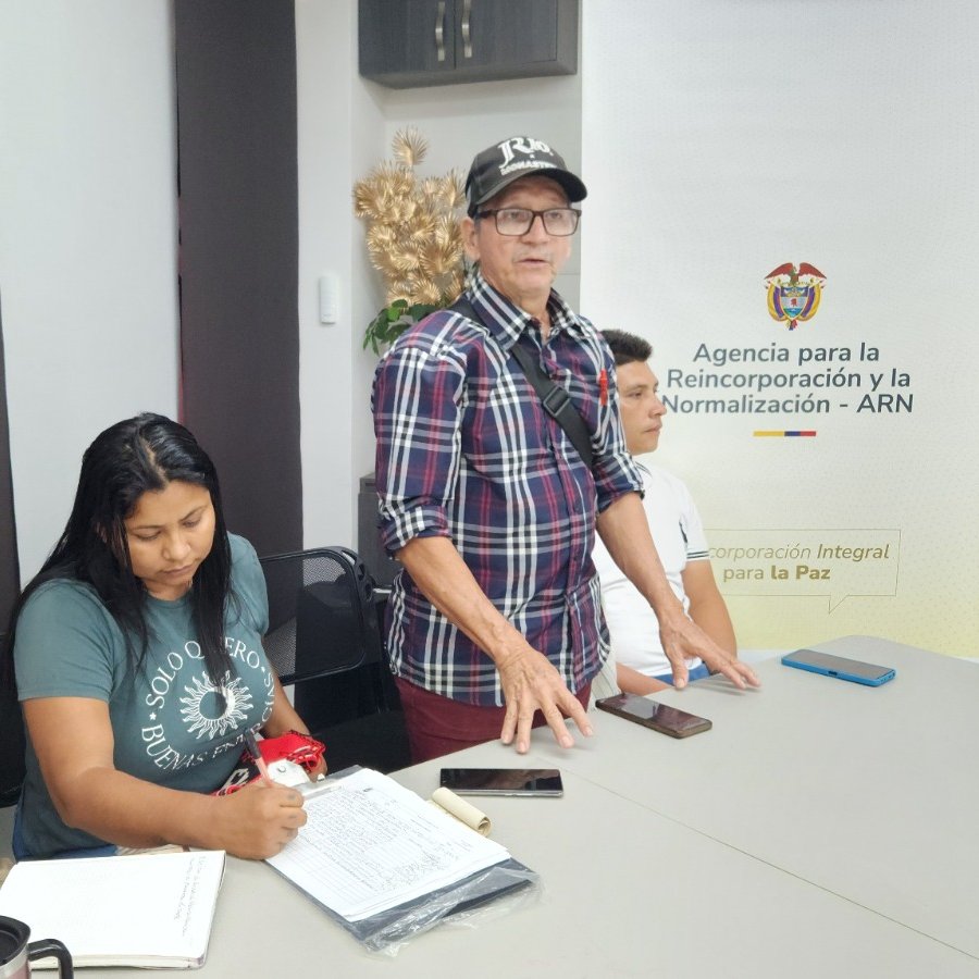 ARNColombia's tweet photo. Articular acciones en pro de las y los #FirmantesDePaz 🕊 fue el propósito de la Mesa de Reincorporación realizada en #Florencia, #Caquetá, espacio donde se toman decisiones que les permiten ejercer plenamente su ciudadanía y avanzar en la implementación del #AcuerdoDePaz. https://t.co/xPERcEjuy1
