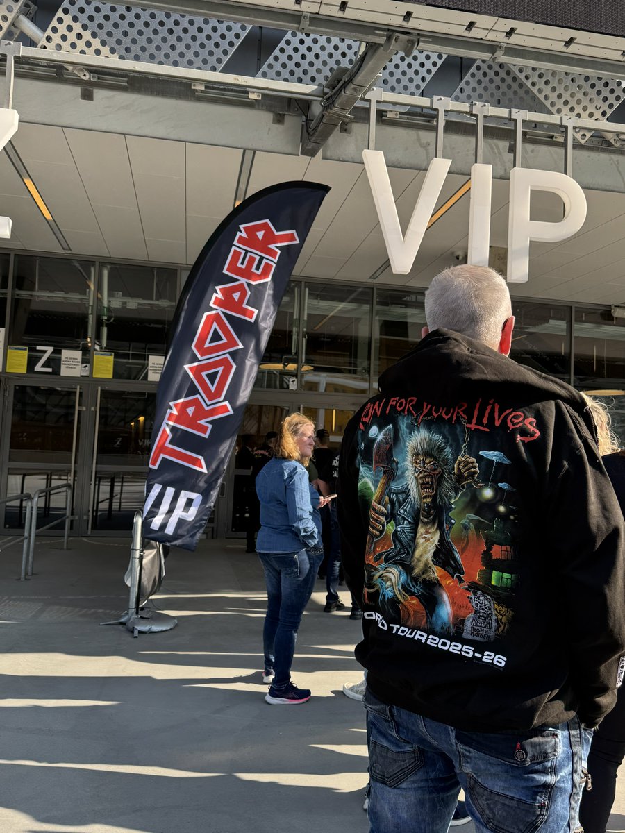 ffrr2641's tweet photo. 今日はTrooper VIPに参加
#ironmaiden #RunForYourLivesWorldTour #TrooperVIP #UpTheIrons https://t.co/hQbtJpArSR