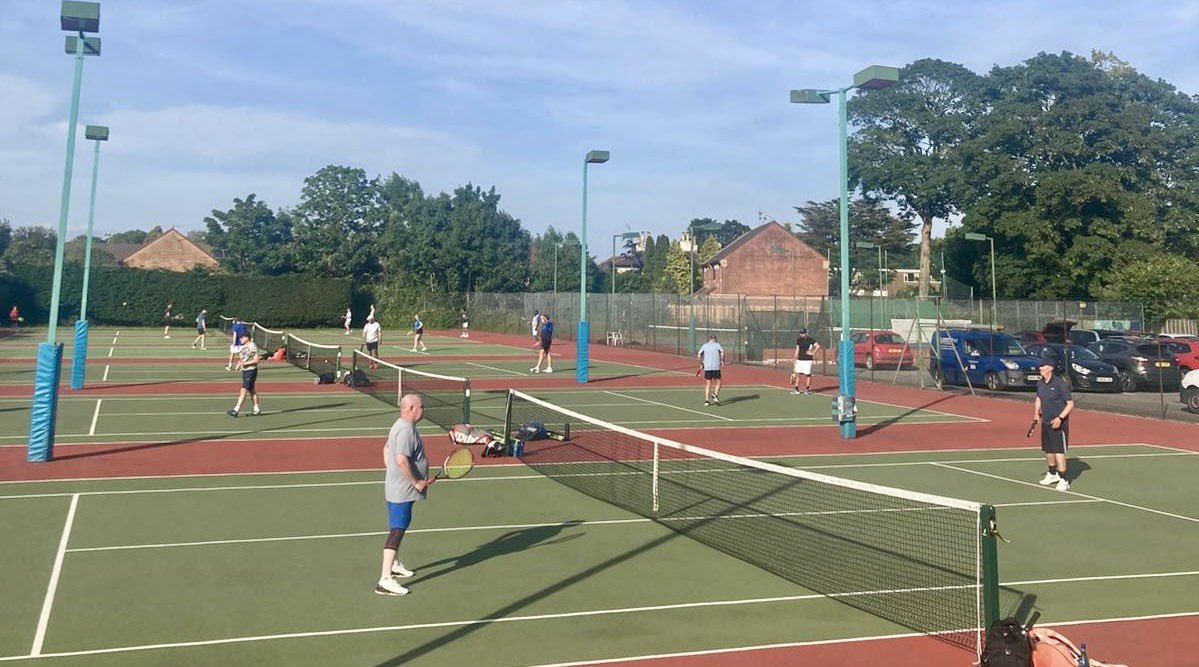 Great to see all seven courts full and in action for last nights mens practise night! 🎾☀️