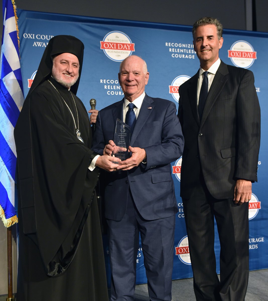 oxidayfndation's tweet image. Courage deserves to be celebrated.🌟
We are committed to recognizing brave individuals who say ‘OXI,’ or ‘No,’ to oppression, in the spirit of the Greeks’ courage in World War II.
We host the #OXICourageAwards to do just that. Learn more: oxidayfoundation.org/annual-celebra…