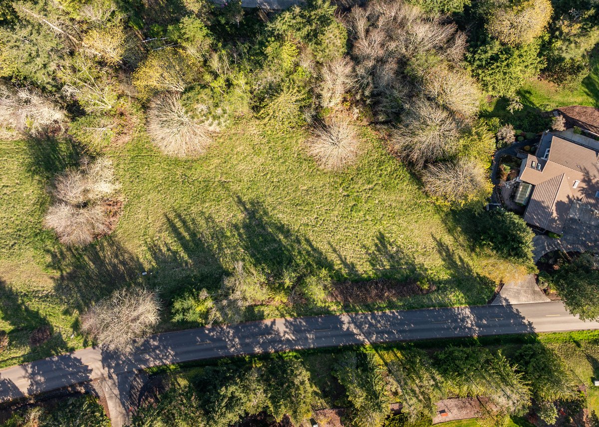 LanceGermanJDR1's tweet image. zillow.com/homedetails/Nn…

Water view Bell Hill land parcel for sale on Ravens Ridge Road.

Check out this property nestled among gorgeous Estate homes.

#bellhill #waterview #landforsale #acreage #luxuryhomebuilding #sequim #sequimwa #sequimwashington #highlandhills