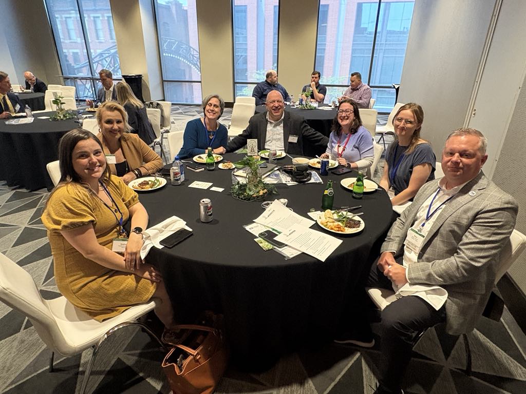 OhioBroadcaster's tweet image. Lunch is served at the OAB Executive Forum! 😋 We love seeing so many of our member stations and #OhioBroadcasters together in the same room!