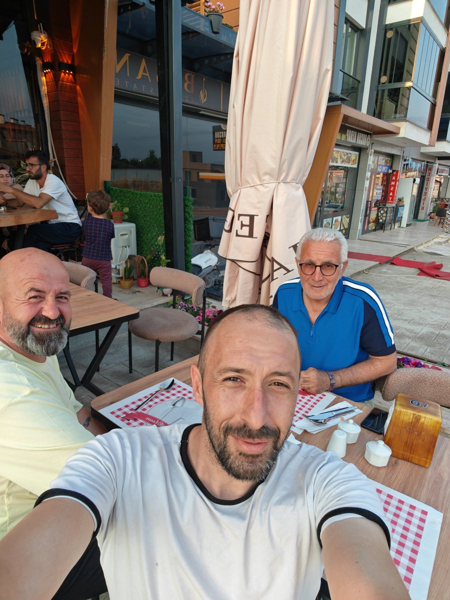 Değerli büyüğümüz Şefik aydemir <a href="/efik84050782/">Şefik</a> Ümit abim <a href="/UmitAdige/">ümit güler</a> sohbet ediyoruz