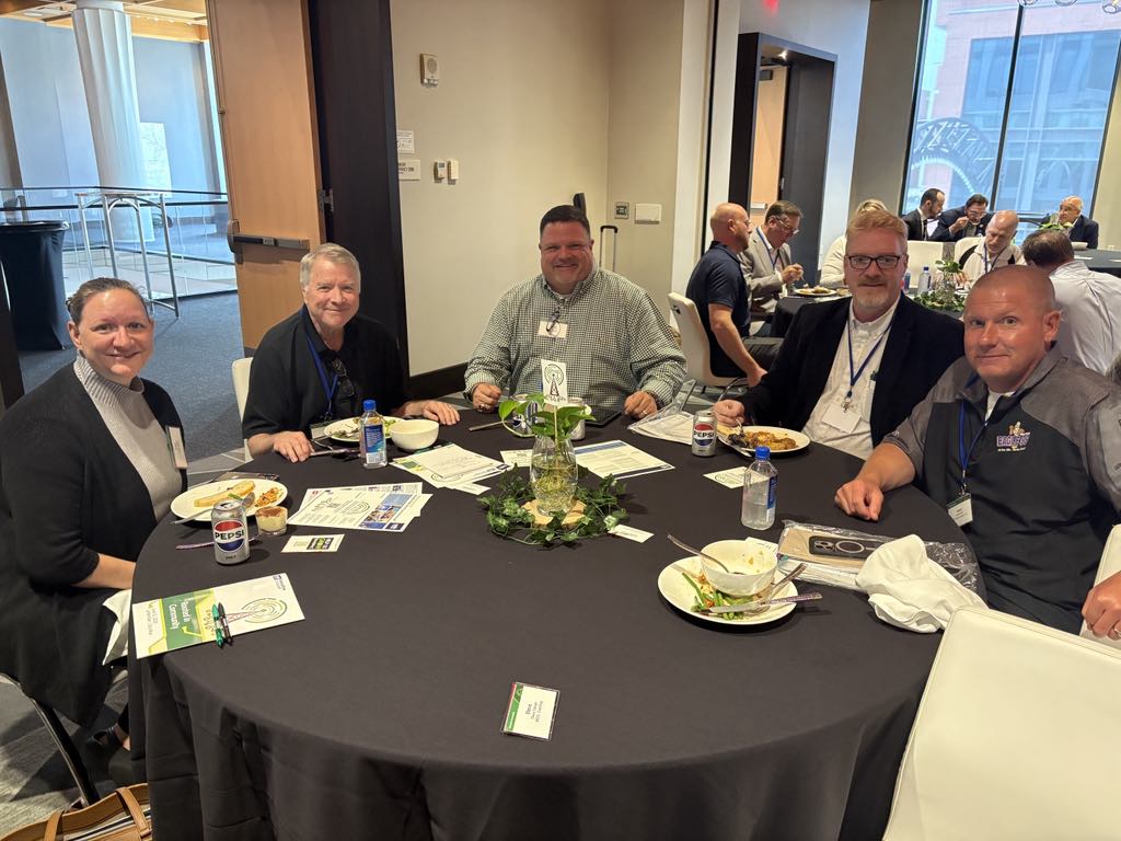 OhioBroadcaster's tweet image. Lunch is served at the OAB Executive Forum! 😋 We love seeing so many of our member stations and #OhioBroadcasters together in the same room!