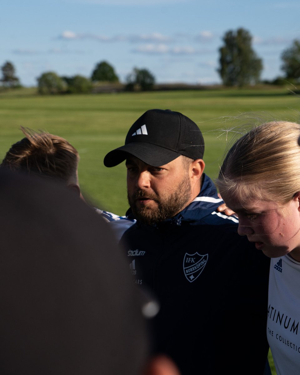 ifknorrkoping's tweet image. Mästare för andra året i rad 🏆

I helgen vann F17-tjejerna EFD Trophy efter att ha slagit AIK på straffar.

Lagkapten Thea Cratz, målvakten, Hillevie Ströbeck och huvudtränaren Mattias Essén  berättar om bedriften på ifknorrkoping.se 

⚪️🔵#ifknorrköping