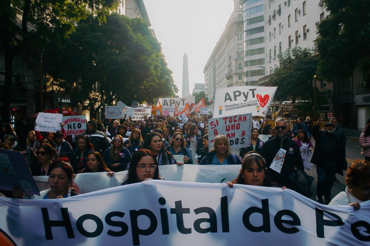 AleWall96's tweet photo. Abrazo social al Hospital Garrahan
📸 Fotos para @PeriodismoDeIzq
🗓 11 de Junio 2025 https://t.co/eXGTX5KJsW