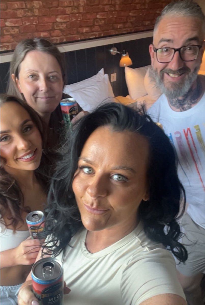 Justacarehomeg1's tweet photo. #teamrashielee ready for #RCNScot awards #BestofNursing https://t.co/KrtR0hqnvb