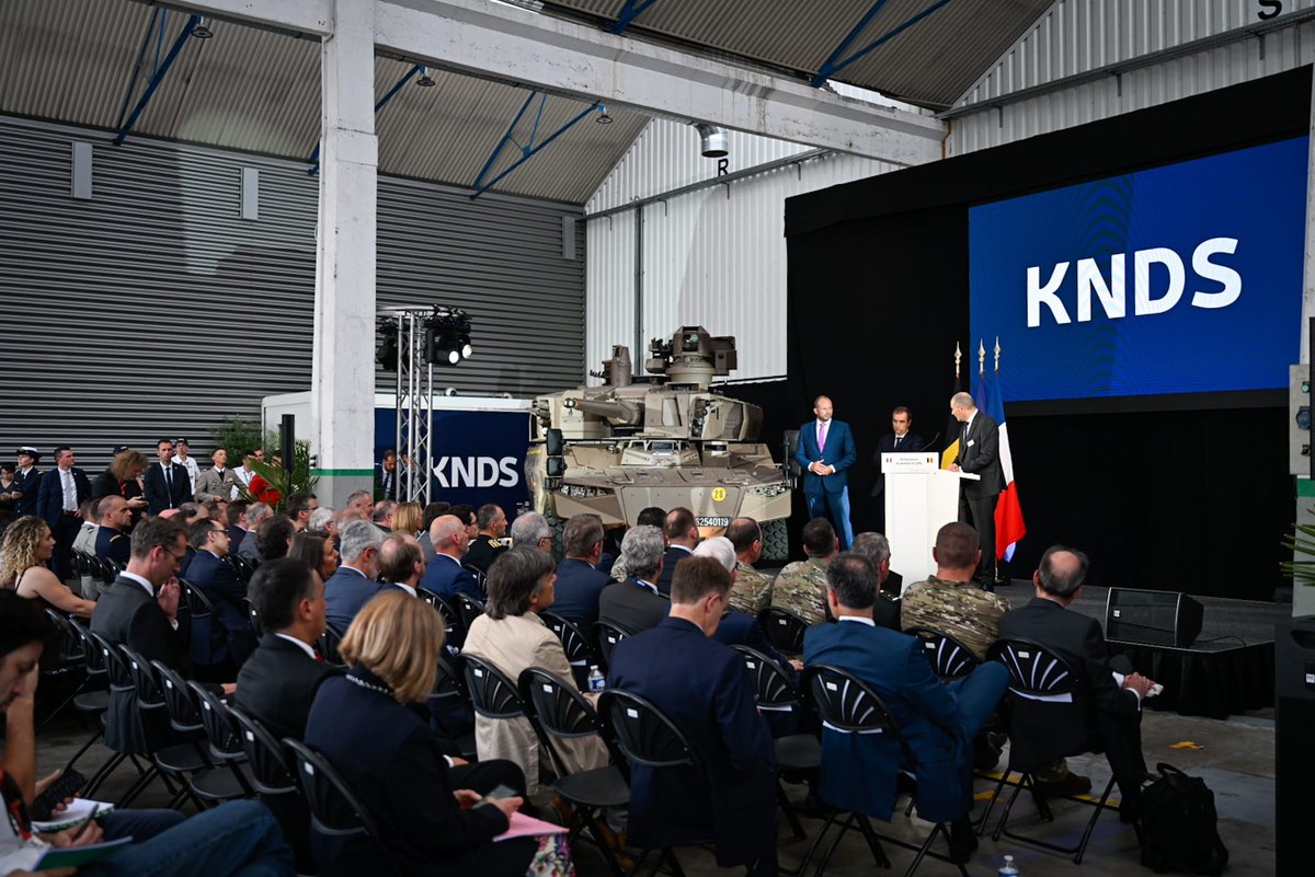 KNDS France (@knds_france) on Twitter photo 🇫🇷🤝🇧🇪 Ce 12 juin à Roanne, <a href="/KNDS_France/">KNDS France</a> a accueilli <a href="/SebLecornu/">Sébastien Lecornu</a> & <a href="/FranckenTheo/">Theo Francken</a> autour du programme #CaMo.
Une coopération franco-belge qui incarne l’Europe de la défense : interopérabilité, production conjointe, stratégie partagée.
L’industrie comme levier de souveraineté. 🇫🇷🤝🇧🇪 Ce 12 juin à Roanne, <a href="/KNDS_France/">KNDS France</a> a accueilli <a href="/SebLecornu/">Sébastien Lecornu</a> & <a href="/FranckenTheo/">Theo Francken</a> autour du programme #CaMo.
Une coopération franco-belge qui incarne l’Europe de la défense : interopérabilité, production conjointe, stratégie partagée.
L’industrie comme levier de souveraineté.