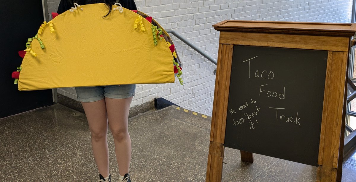 NEMetroCulinary's tweet photo. @NEMetroTech 
Finishing our year strong with a Taco Food Truck Pop up, and event cakes. https://t.co/R6yFRKtnGx