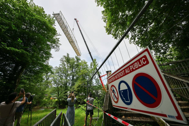 Découvrez en images l'impressionnante installation de la nouvelle passerelle du Prieur à Brive.
lamontagne.fr/brive-la-gaill…
