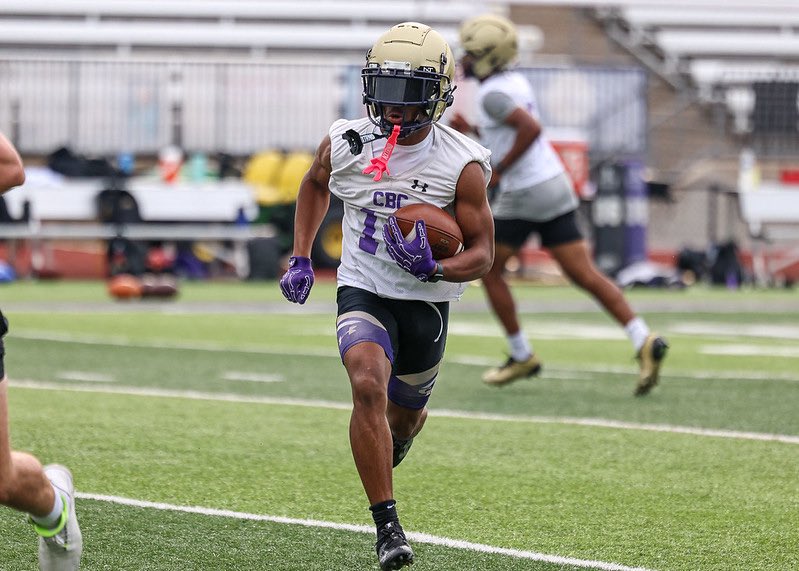 V_Williams3's tweet image. All I need is an opportunity #10 #seniorszn
