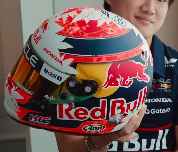 Helmet design of Yuki Tsunoda for his 100th GP! 🎨 Adrien Paviot